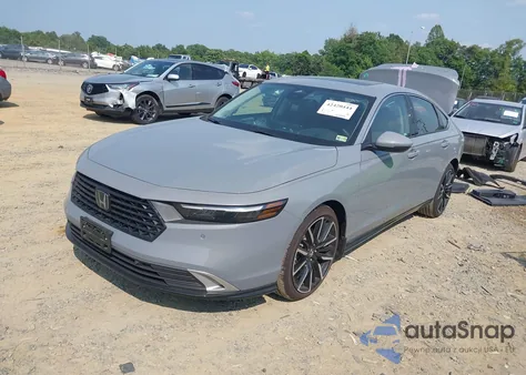 2025 Honda Accord Hybrid Touring z USA, uszkodzony, nr VIN 1HGCY2F86SA002803